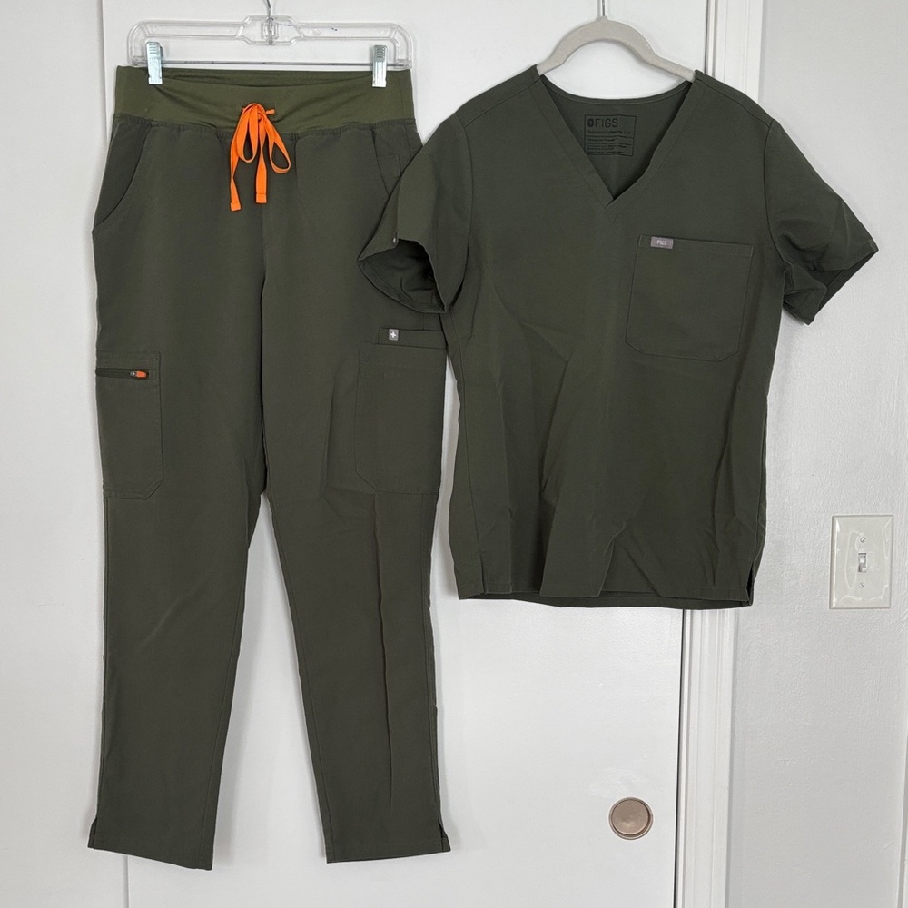 Figs Women’s Olive Green Scrub Set